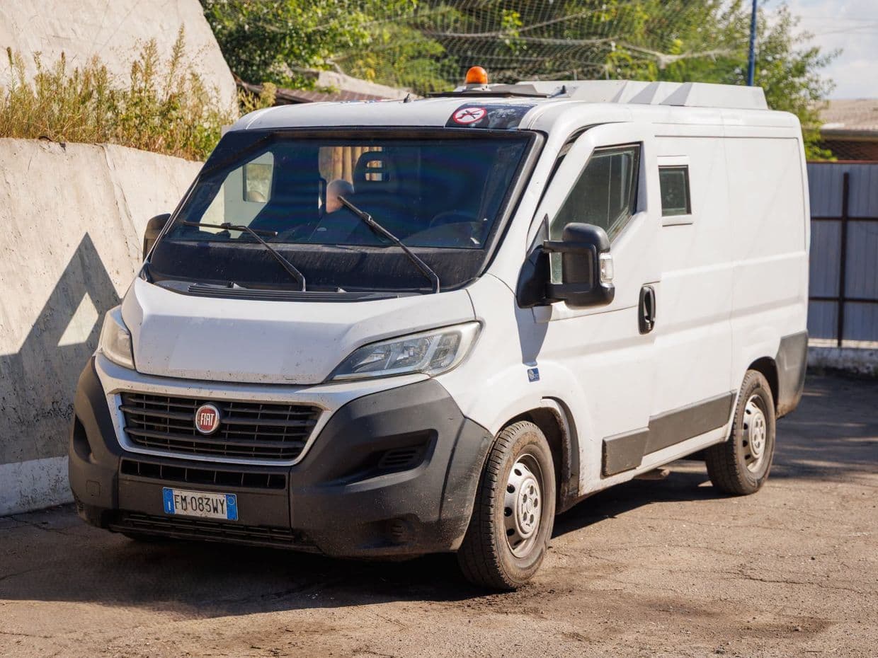 Рятувальники Донеччини отримали черговий броньований автомобіль від італійської благодійної організації (фото)
