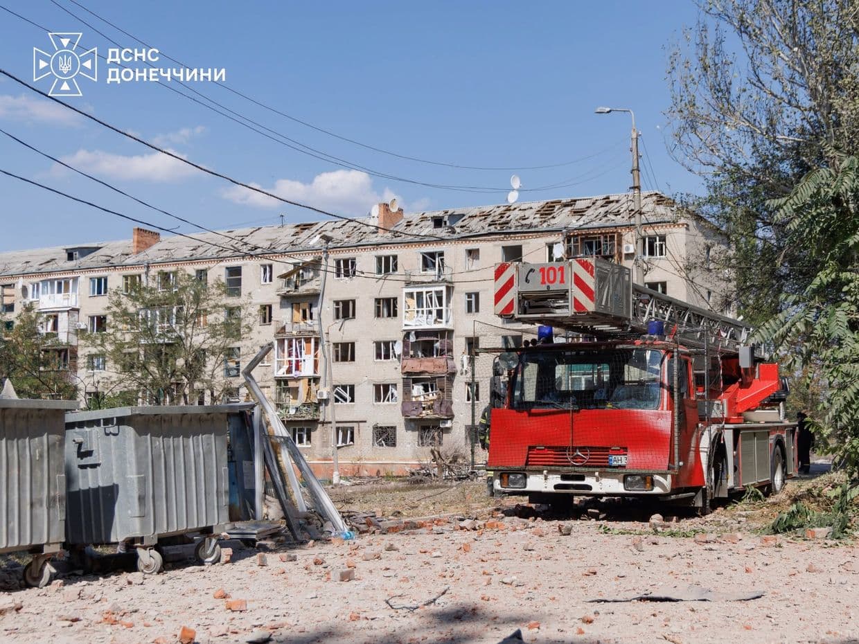 У Краматорську надзвичайники врятували двох людей з-під завалів