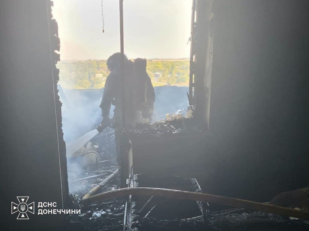 Російський FPV-дрон влучив у дев’ятиповерховий житловий будинок в Краматорську