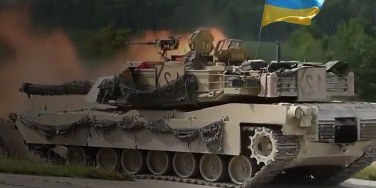 Танк с украинским флагом. Фото: 50-я отдельная артиллерийская бригада