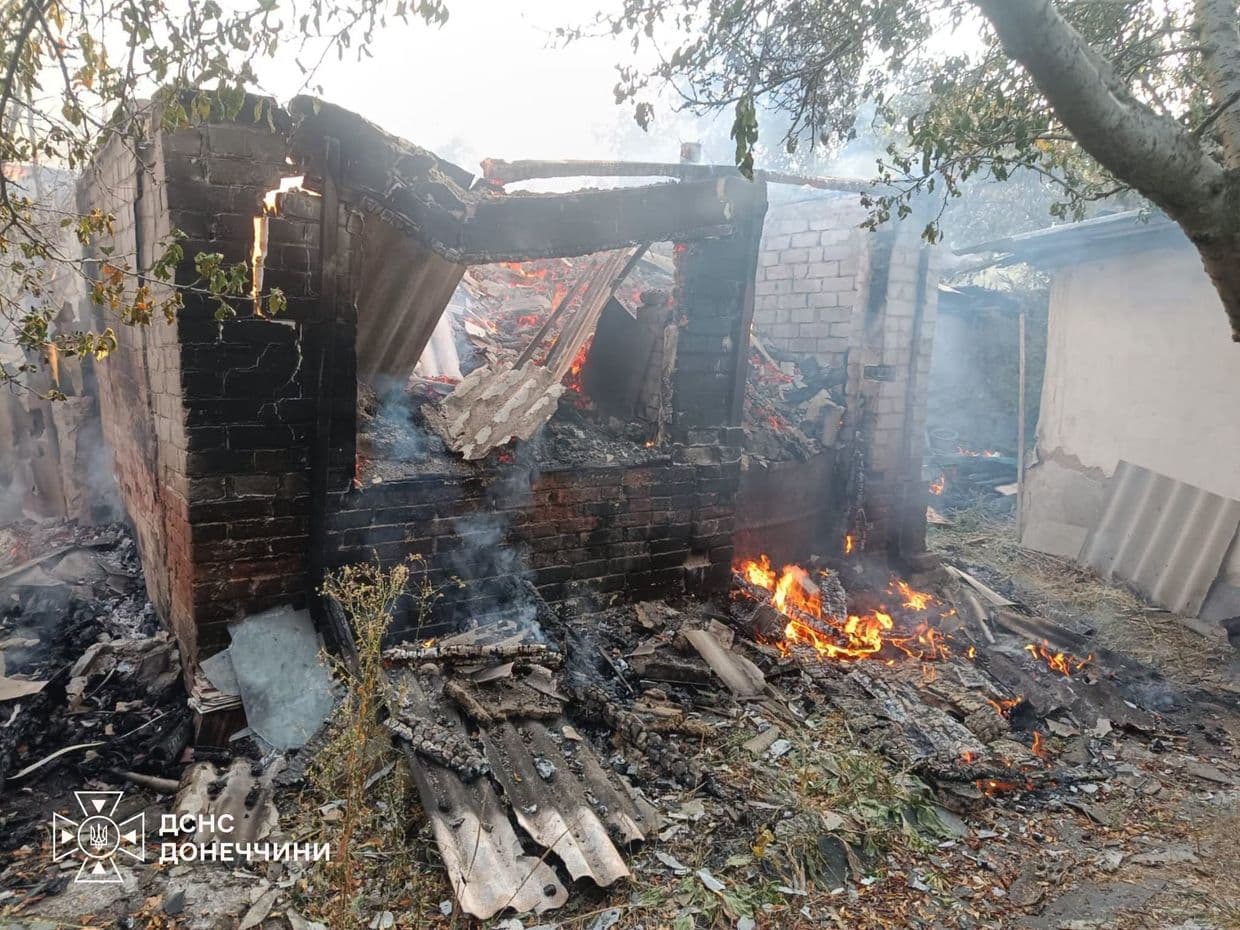 У Слов’янську надзвичайники ліквідували три пожежі, спричинені ворожими обстрілами