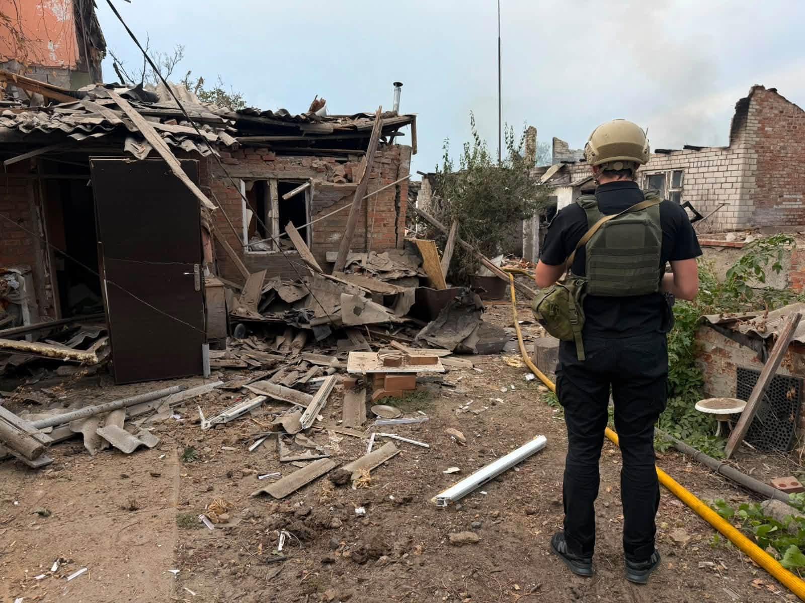 У Слов'янську з-під завалів деблокували тіло 40-річної жінки, її син-підліток у лікарні