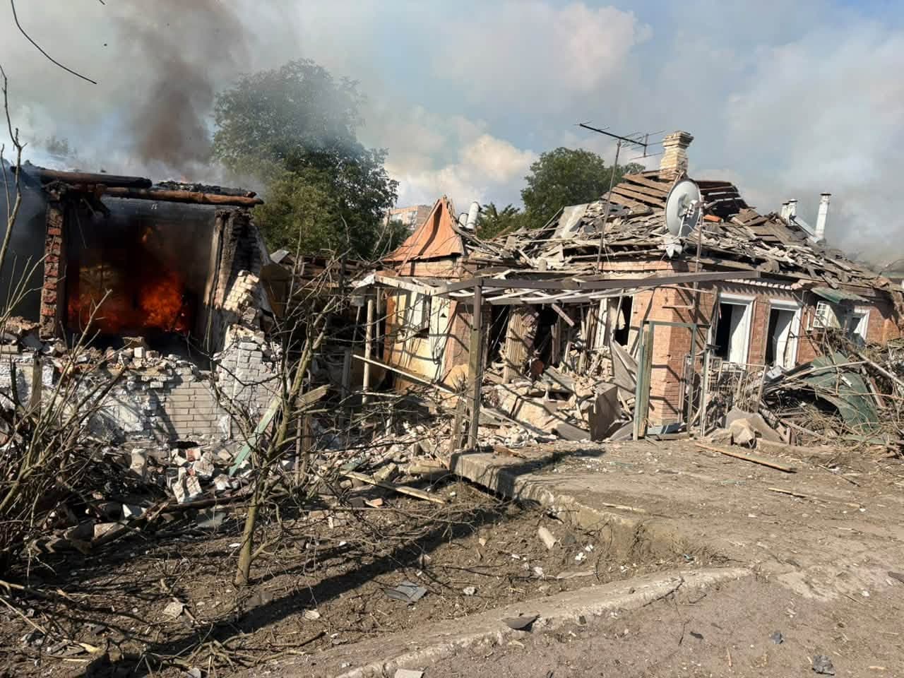 Авіаудар по спальному мікрорайону Слов'янська: поранено дівчину, зруйновано будинки
