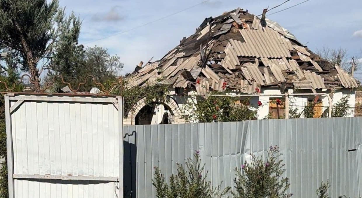 У Краматорській громаді рятувальники дістали людину з-під завалів зруйнованого будинку та гасили пожежі (фото)