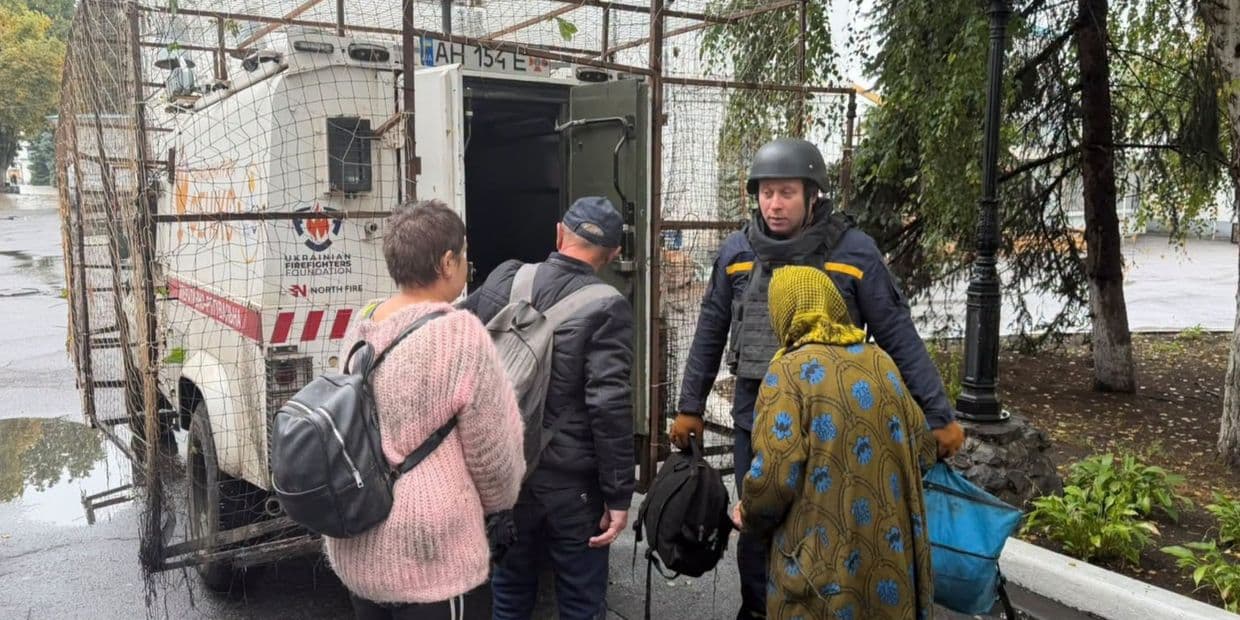 Рятувальники допомогли ще 5 жителям Святогірська виїхати у безпечніше місце (фото)