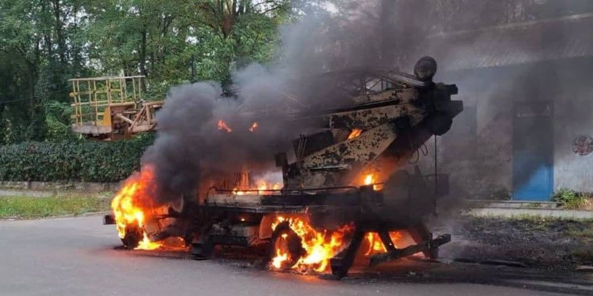 У Краматорську росіяни дроном атакували автовишку комунального підприємства