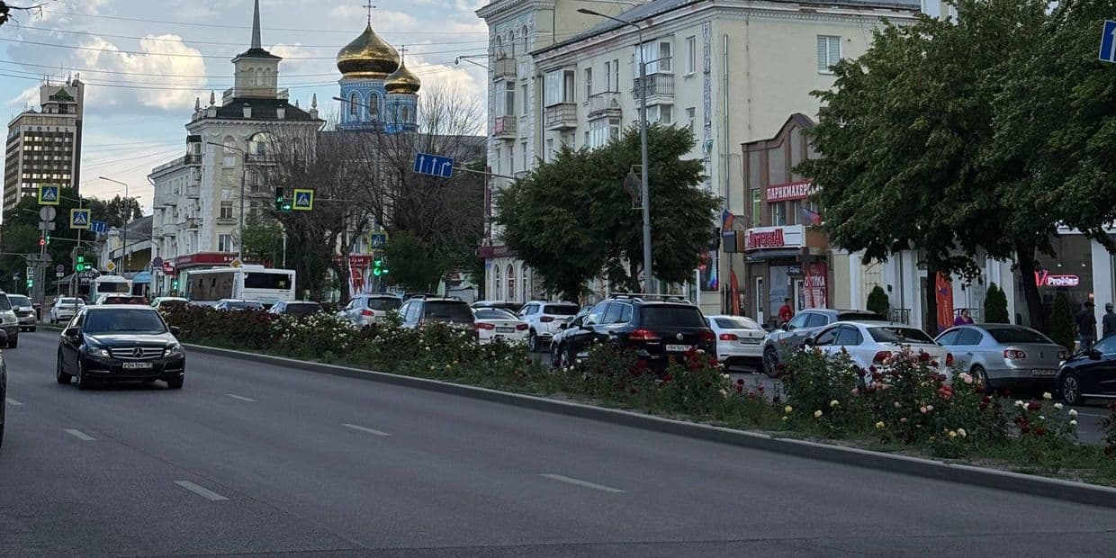 Автівки у так званій "лнр". Фото з відкритих джерел
