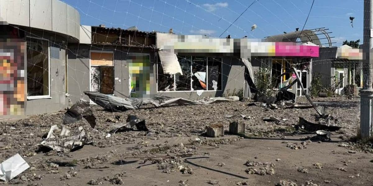 Поранені цивільні та масштабні руйнування: розпочато розслідування за фактом авіаудару по Слов'янську (фото)