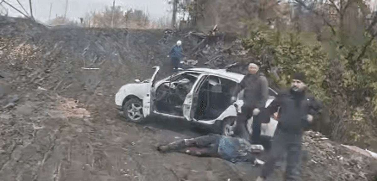Рашисти вдарили по цивільній автівці у Слов'янську: є важкий поранений (відео)