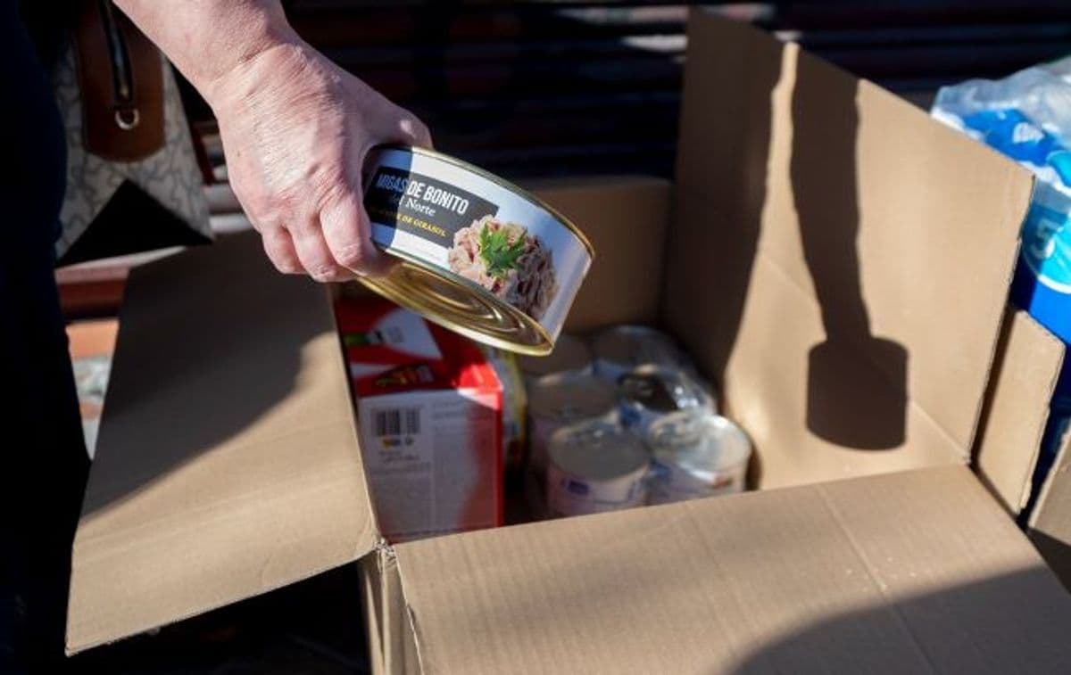 <em>Переселенцям із Лиманської громади надають продуктові набори. Ілюстративне фото: Getty Images</em>