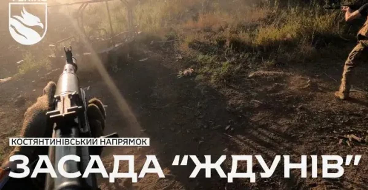 <em>На Константиновском направлении пограничники-дроноводы выходят на позиции, уничтожая дроны. Скриншот из видео «Феникса»</em>