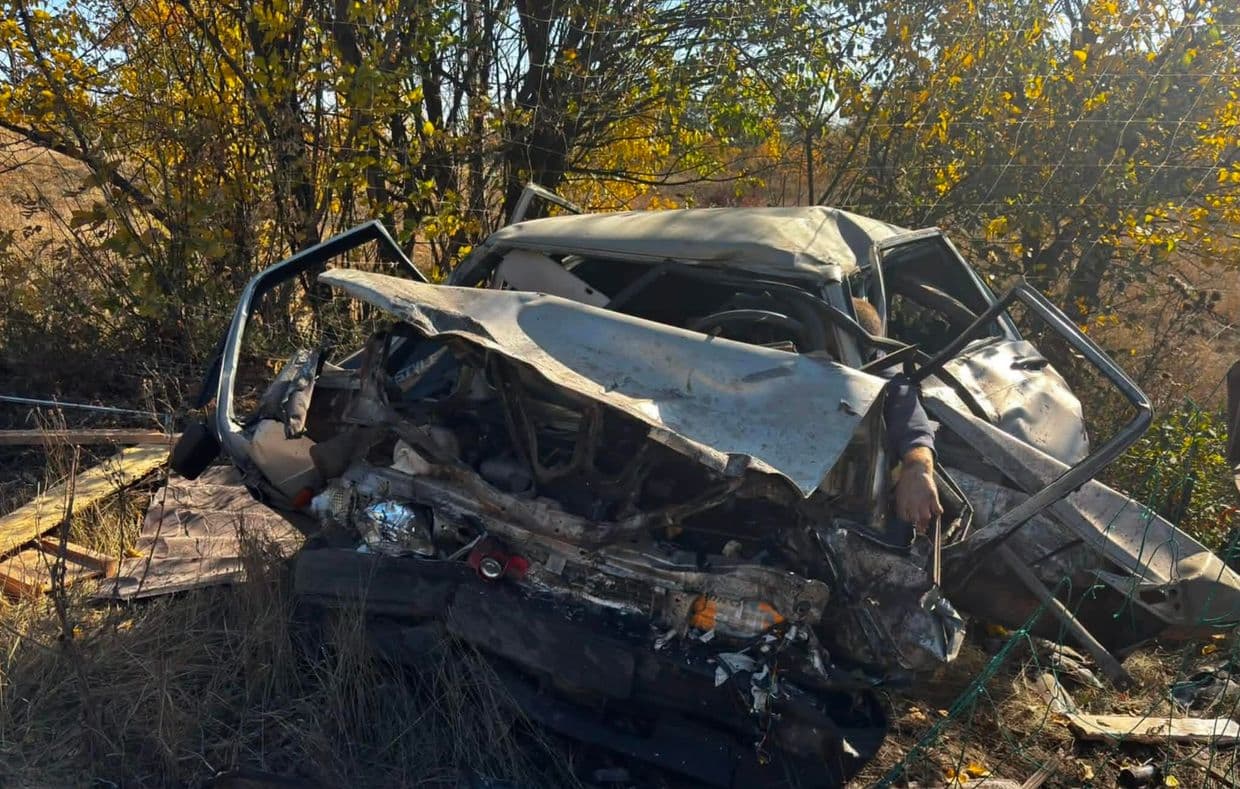 У Слов’янській громаді рятувальники витягли тіло загиблого чоловіка з розбитого автомобіля