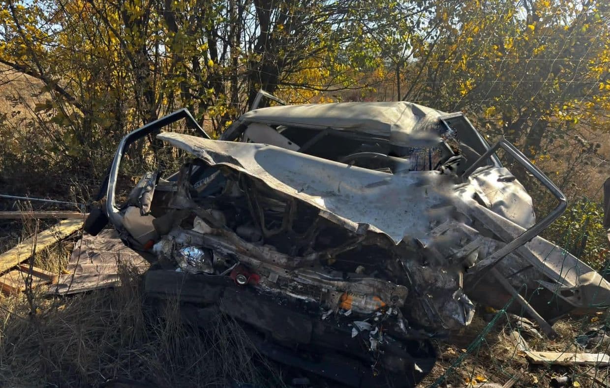 У Слов’янській громаді рятувальники витягли тіло загиблого чоловіка з розбитого автомобіля