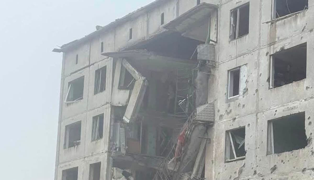 Ворог ударив по багатоповерхівках у Словʼянську: відомо про 4-х поранених людей