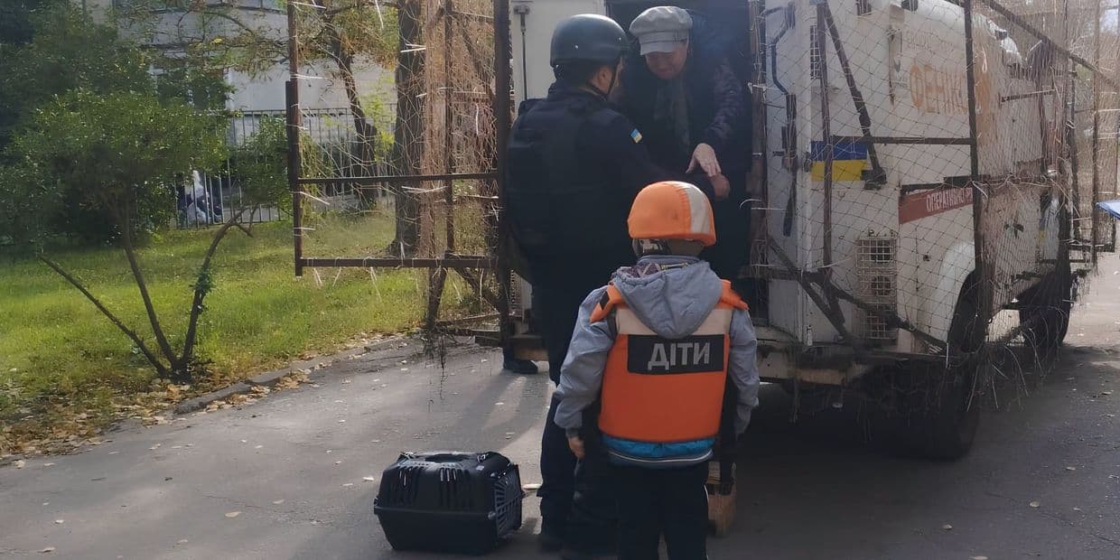 Рятувальники закликають родини з дітьми виїжджати з Краматорську до безпечніших місць (фото)
