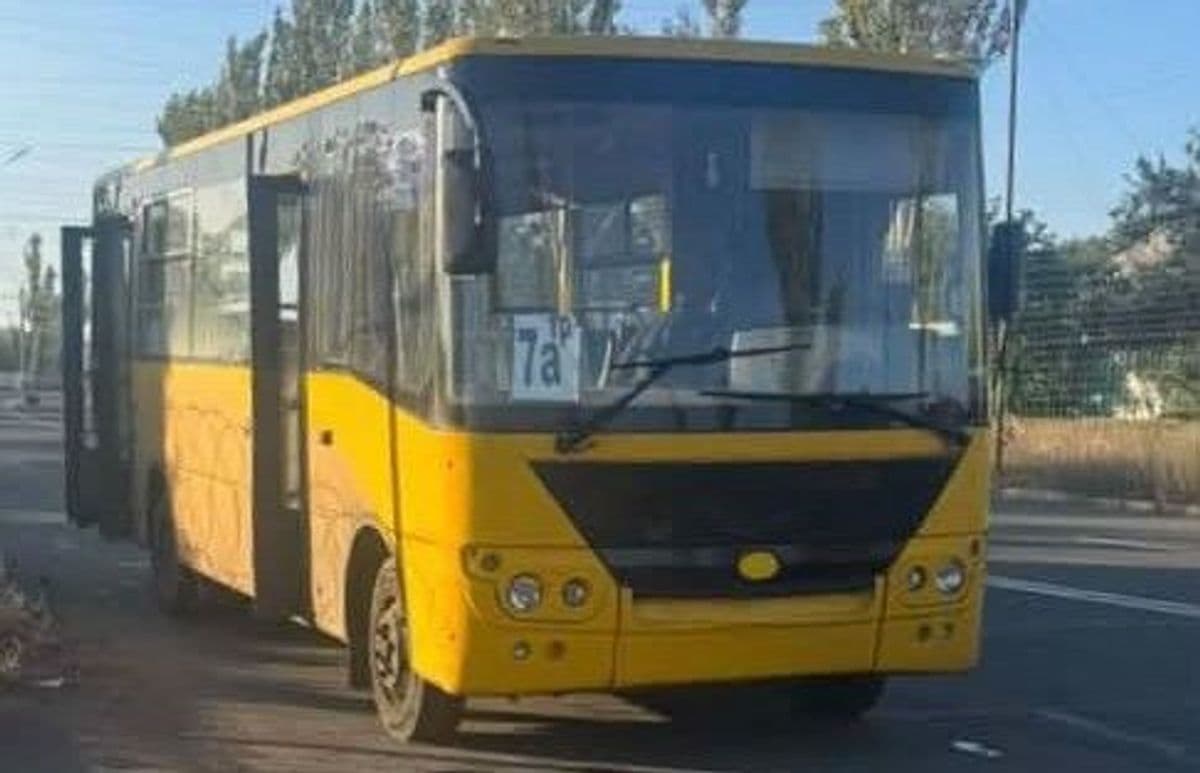 Росіяни вдарили по рейсовому автобусу в Краматорську: постраждали 2 людей