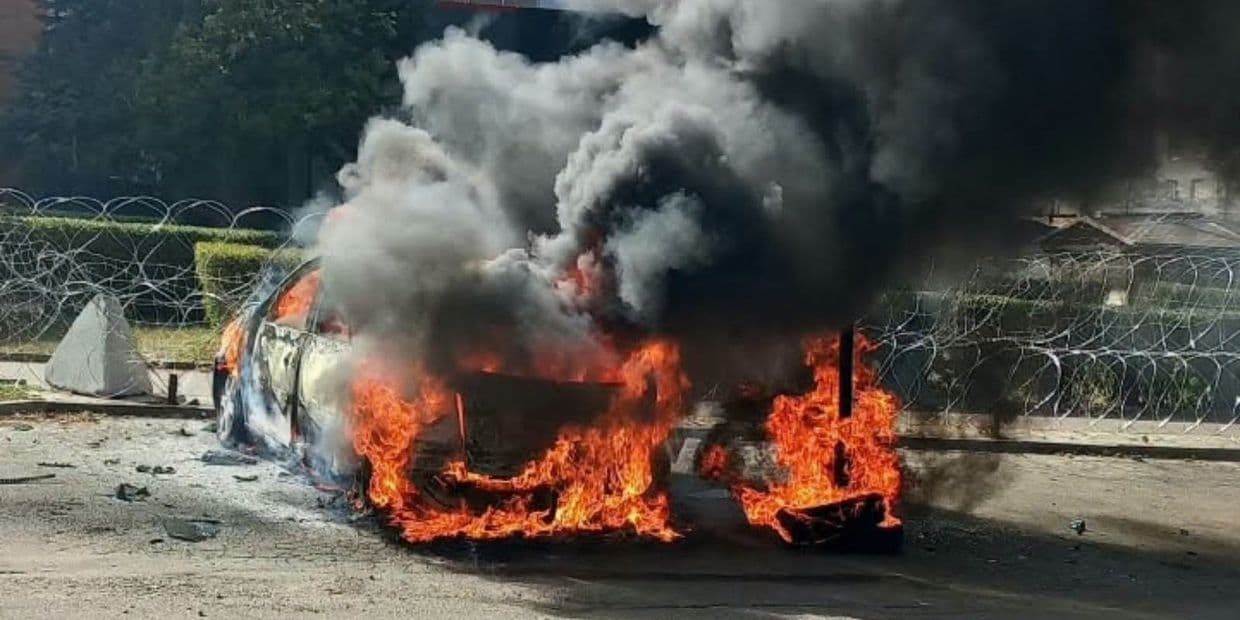 Будинки, адмінбудівля та автівка у вогні: наслідки ворожої атаки дронів на Краматорськ