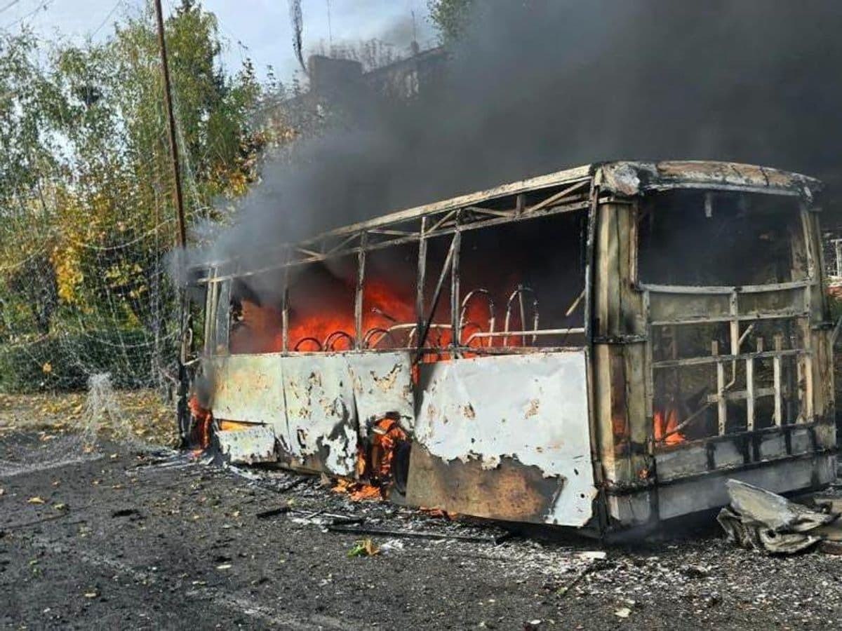 Рашисти вдарили по рейсовому автобусу в Краматорську: загинули щонайменше 12 людей (фото)