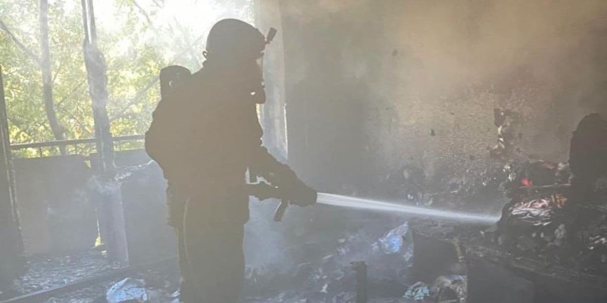 У Краматорську вогнеборці гасили пожежі в приватному будинку та багатоповерхівці (фото)