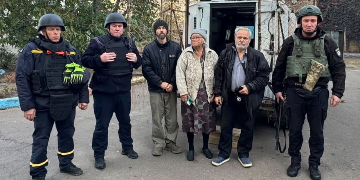 Рятувальники допомогли 17 людям виїхати з 2 небезпечних громад Донеччини (фото)
