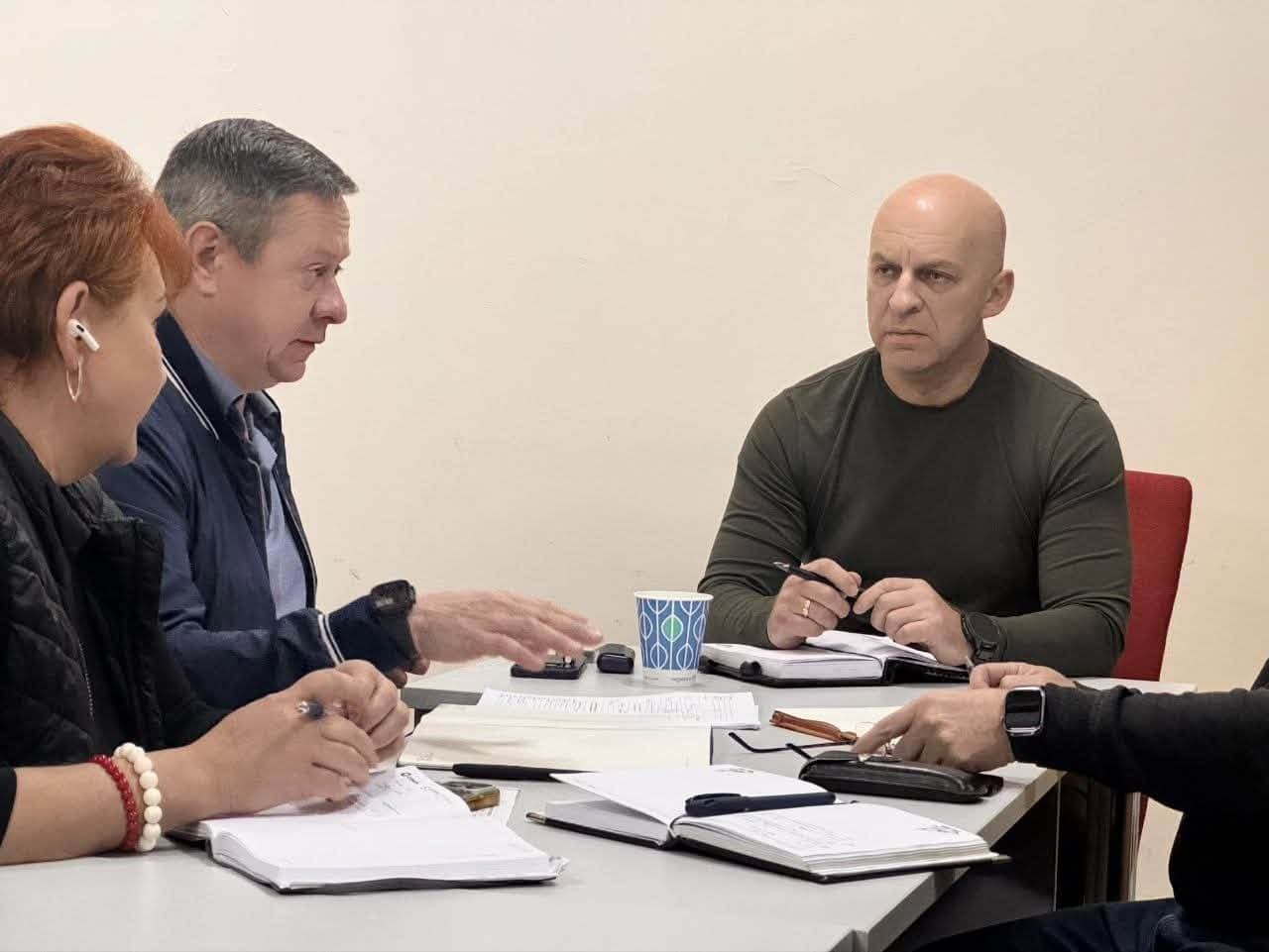 <em>Філашкін і Гончаренко обговорили необхідність прискорити евакуацію дітей і родин із дітьми по Краматорську. Фото: Краматорська МВА</em>