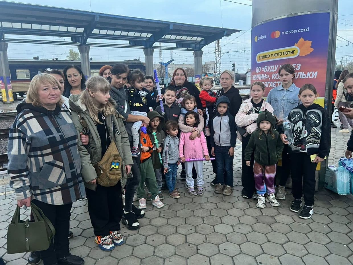 Рівненщина знову прийняла евакуйованих жителів Донеччини з дітьми (фото)
