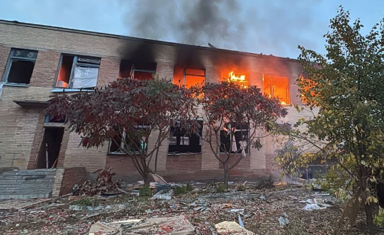 У Краматорському районі вогнеборці гасили пожежі в умовах загрози з повітря (фото)