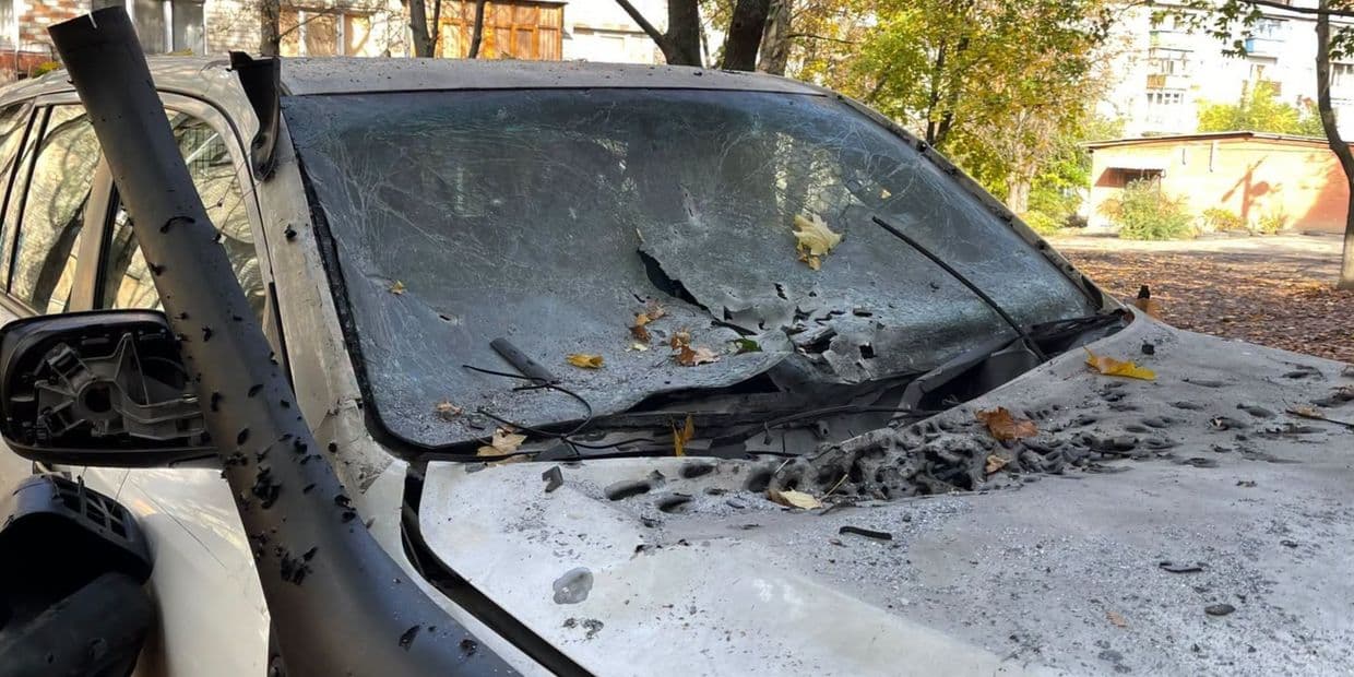 В Краматорске FPV-дрон повредил 2 оперативных автомобиля спасателей (фото)