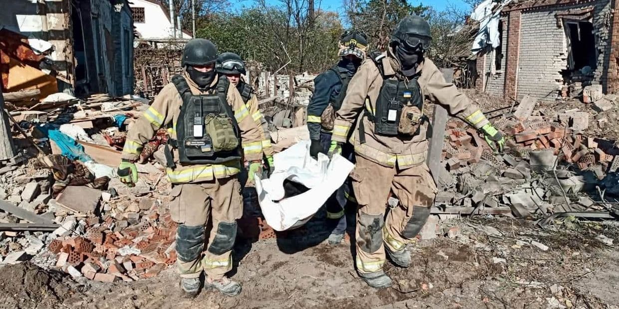 У Слов'янську рятувальники деблокували з-під завалів тіло загиблої жінки (фото)