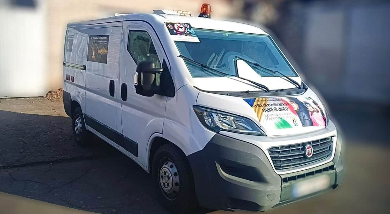 Рятувальники Донеччини отримали чергову броньовану автівку від італійських благодійників