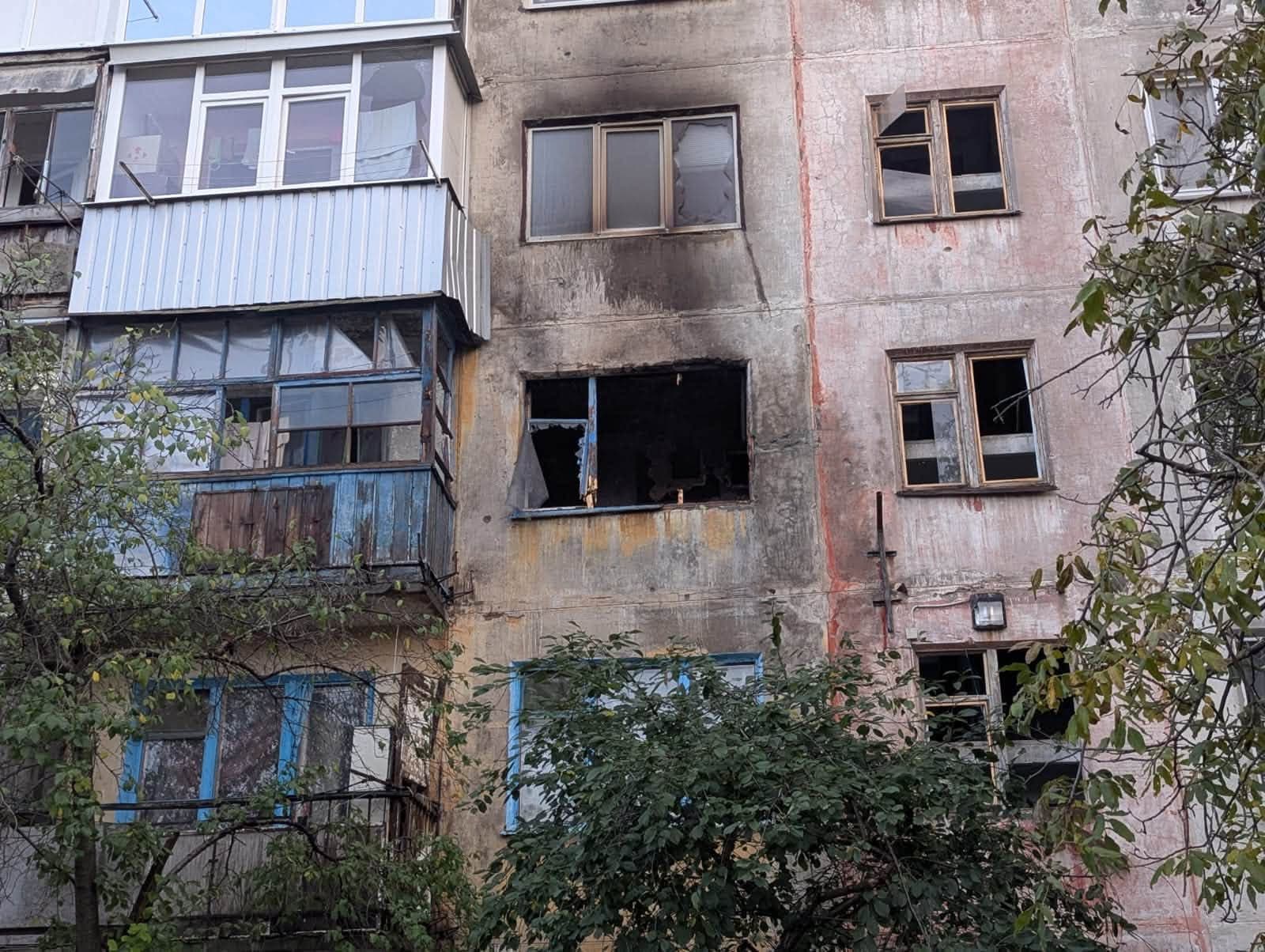 В результате вчерашних обстрелов Славянска погиб мирный житель, повреждены дома и гражданские объекты