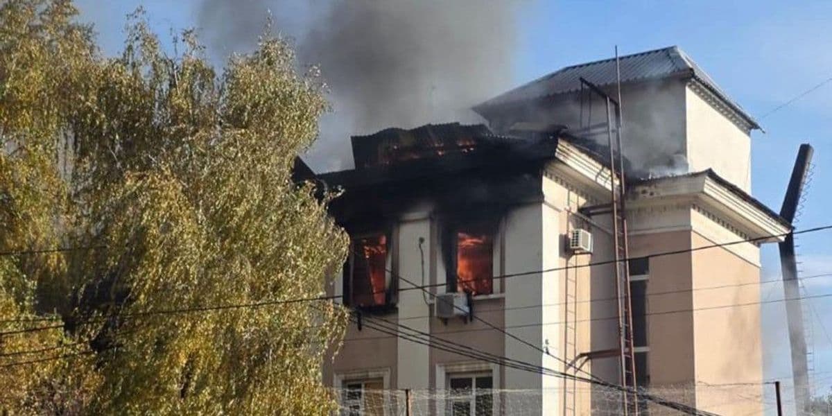 Росіяни за добу 25 разів обстріляли Донеччину, поранили цивільних і пошкодили будинки, адмінбудівлі та культову споруду