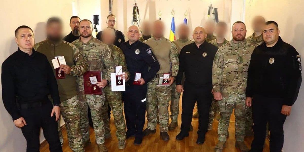 Поліціянтів Донеччини нагородили за знищення ворога та врятовані життя