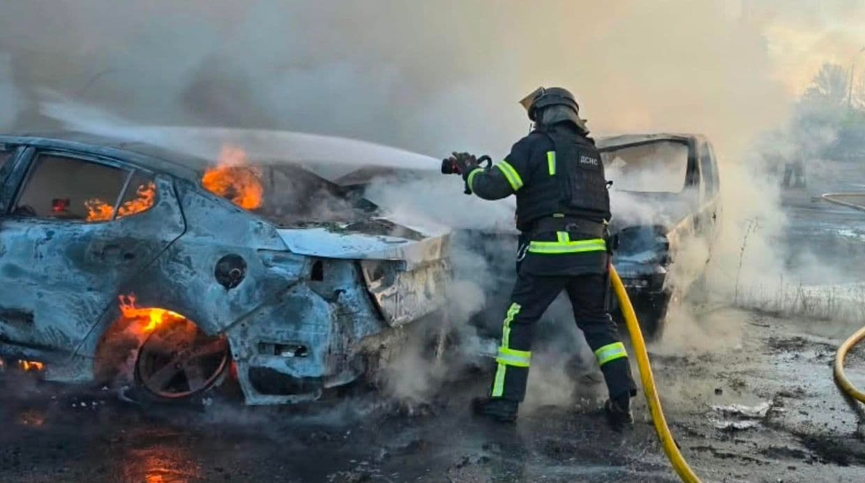 У Краматорську внаслідок ворожого удару горіли 14 автомобілів і квартири