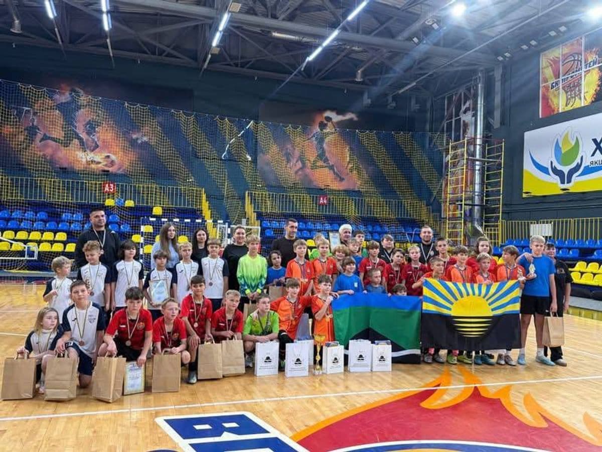 <em>Мирноградські футболісти стали віцечемпіонами відкритої першості. Фото: Мирноградська МВА</em>