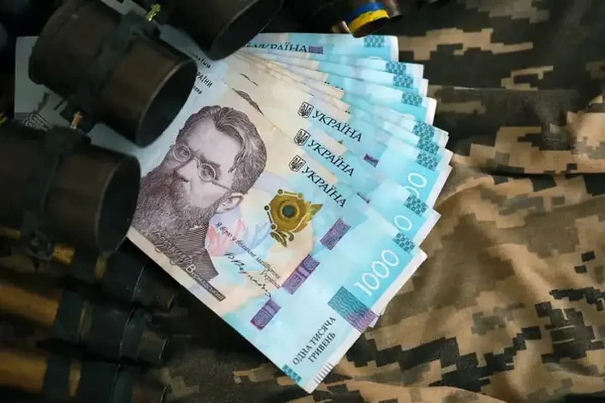 Деньги военным. Фото: Mehaniq/Depositphotos