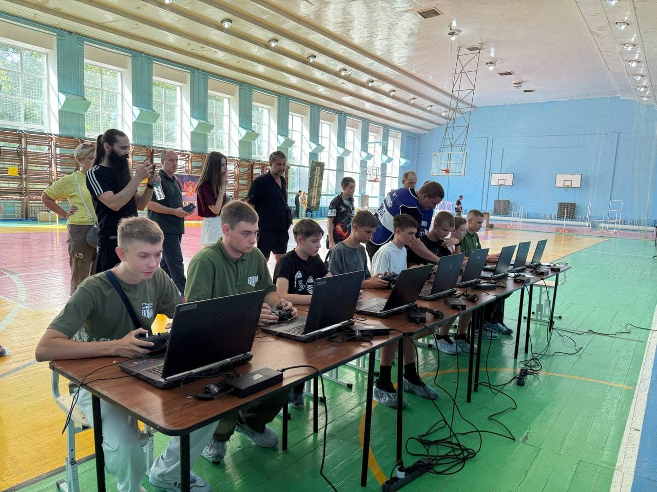 Так называемые "гонки дронов" в так называемой "лнр". Фото из открытых источников