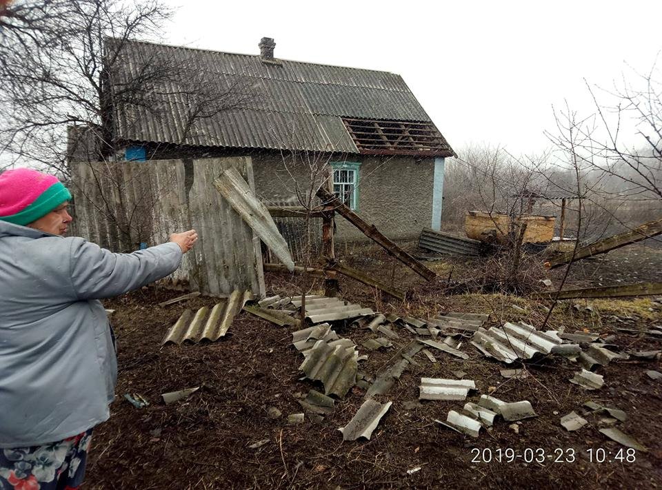 Боевики обстреляли поселок Камышеваху в Луганской области. Есть разрушения
