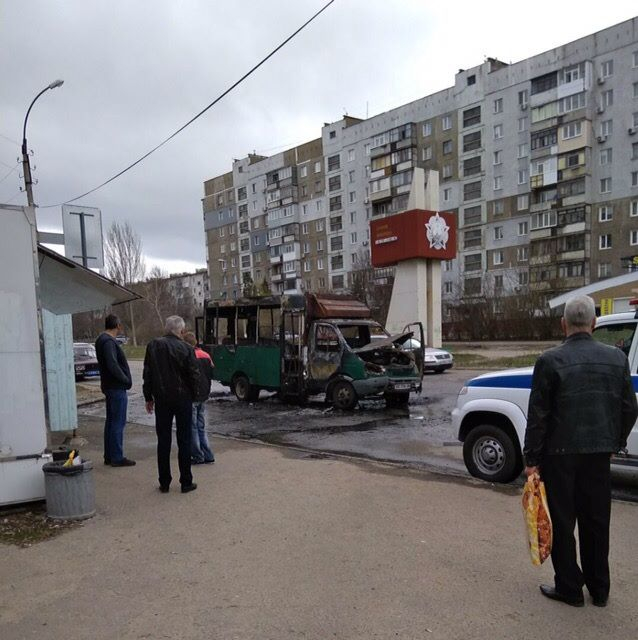 В неподконтрольном Луганске загорелась маршрутка, есть пострадавшие