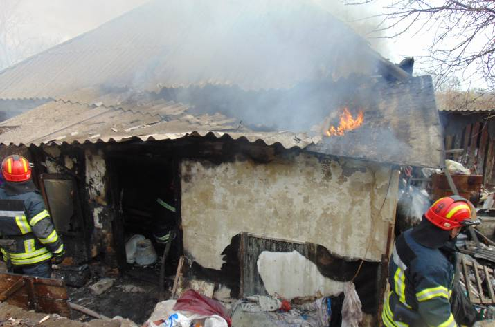 В Лисичанске случился пожар в жилом доме