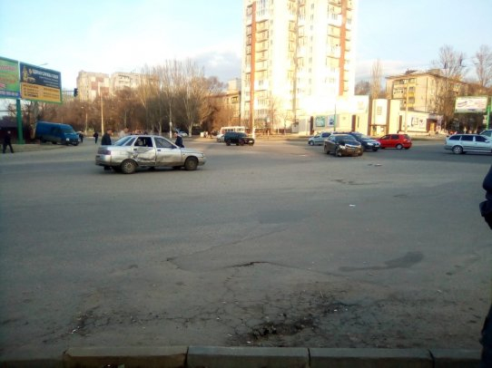 В неподконтрольном Луганске произошло ДТП (Фото)