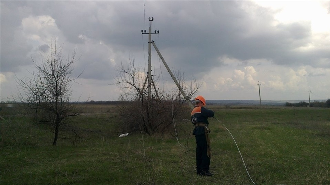 В прифронтовой Катериновке спустя шесть дней восстановили электроснабжение