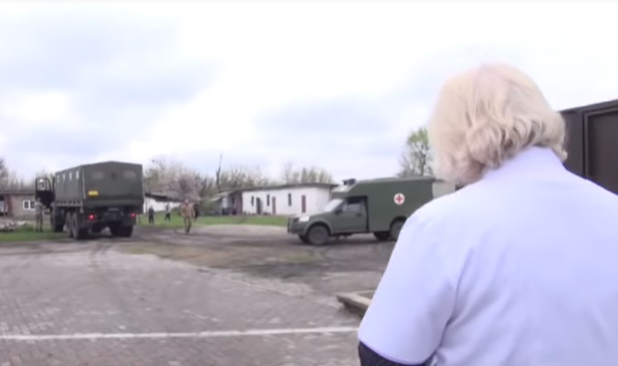 На Луганщине военные привезли помощь в психоневрологический интернат (видео)