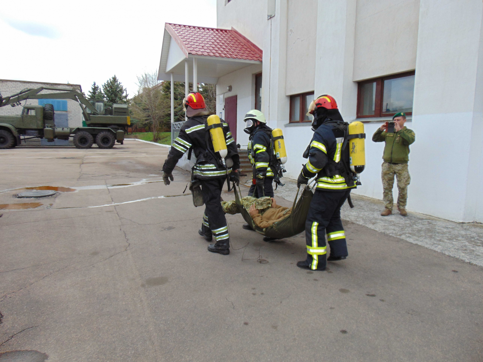 В Лисичанске спасатели совместно с пограничниками провели учения