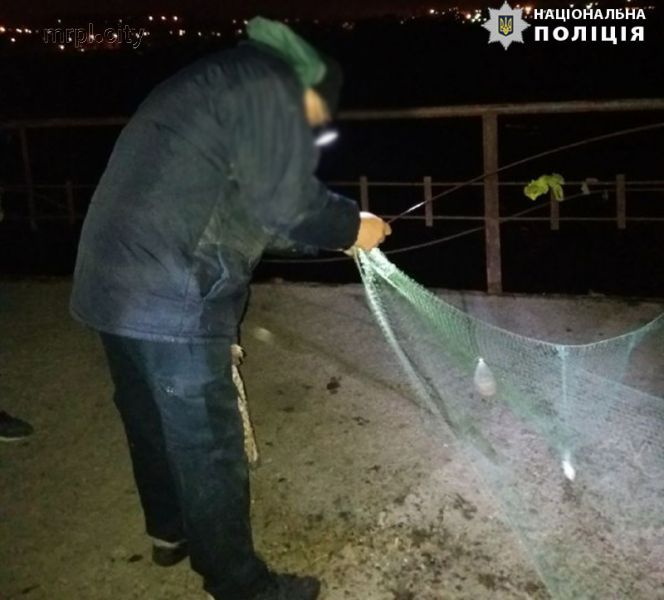 В Мариуполе рыбаки нарушили нерестовый запрет на ловлю рыбы