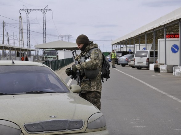 Пасха на Донбассе: в очередях на КПВВ стоит более 120 машин