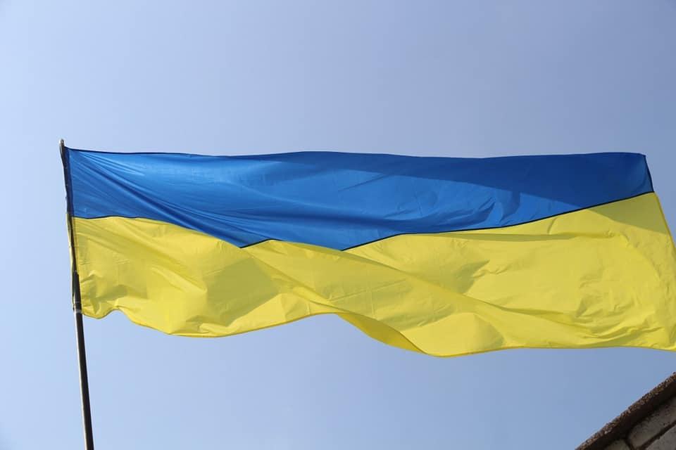 На Луганщине установили огромный украинский флаг, который видно из оккупированных мест (фото)