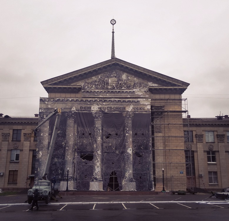 Фотофакт: в Луганске появился свой “Рейхстаг” на месте бывшего храма
