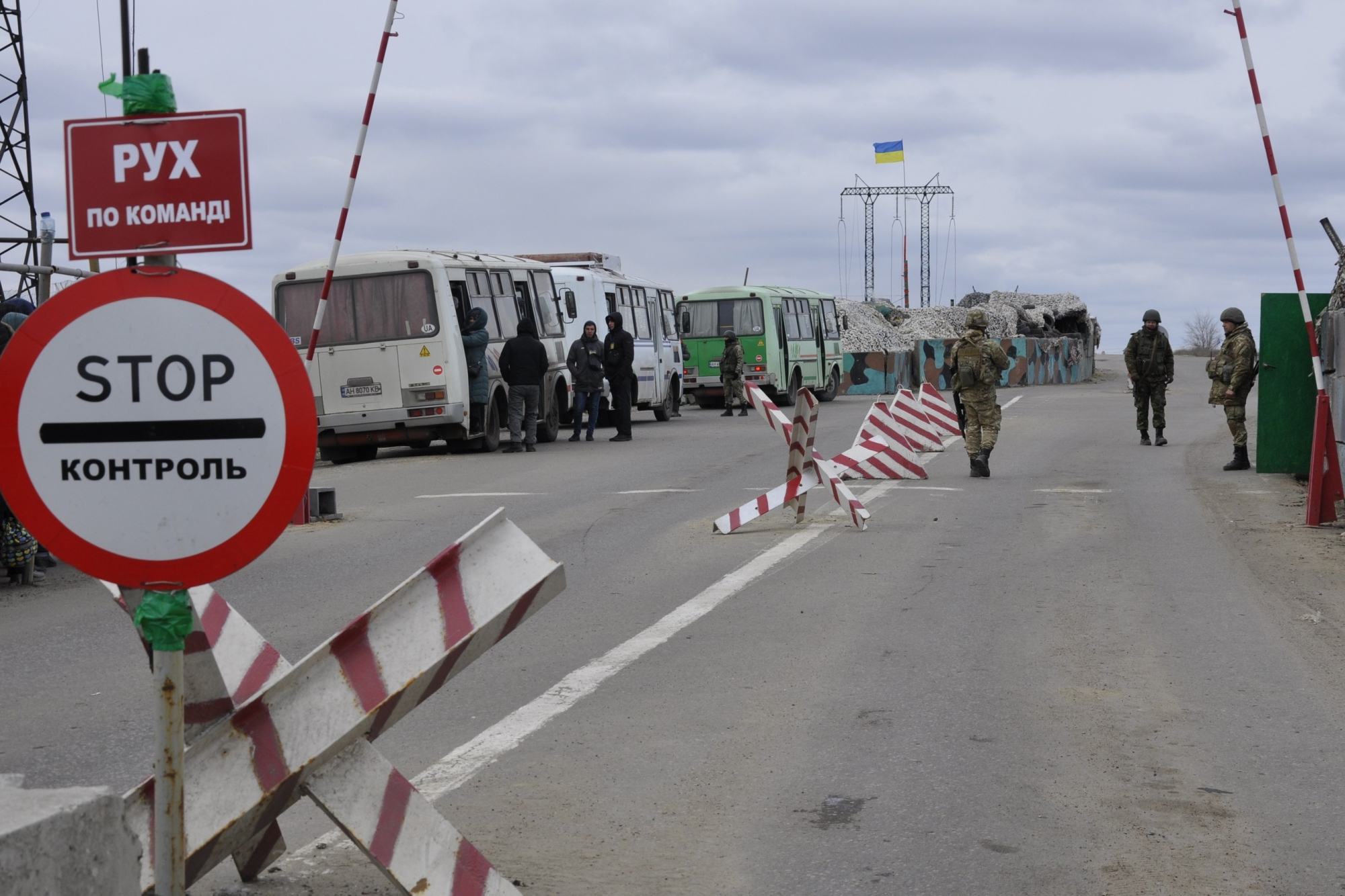 Ситуация в КПВВ: в “Майорском” с утра стоит самая большая очередь из машин