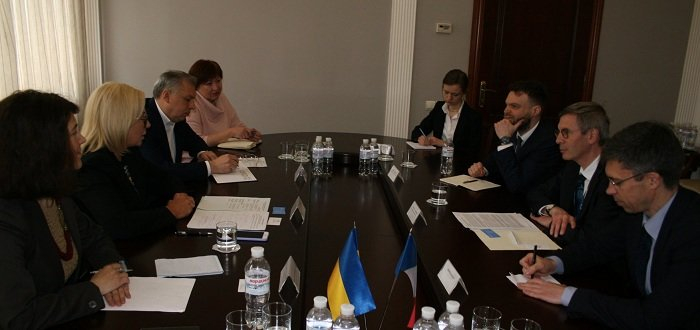 Омбудсмен Украины обсудила с послом Франции Донбасс и украинских военнопленных в РФ